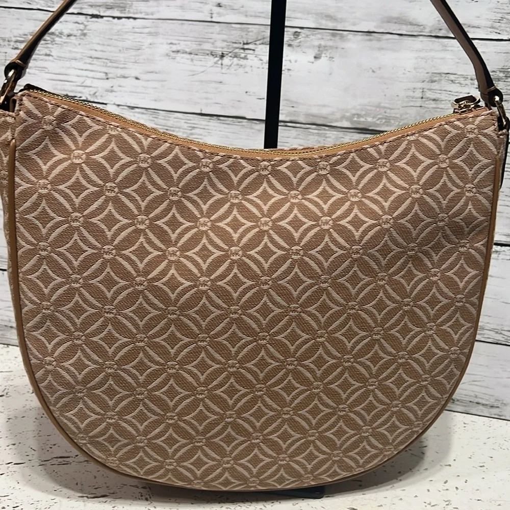 MICHAEL KORS LARGE HALF MOON SHOULDER BAG HOBO